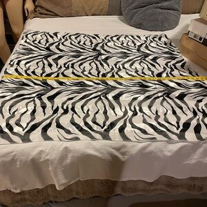 Zebra women’s scarf Shaw raps